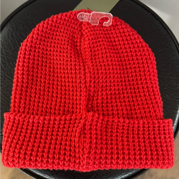 NWT Red Winter Hat unisex - Picture 3 of 3